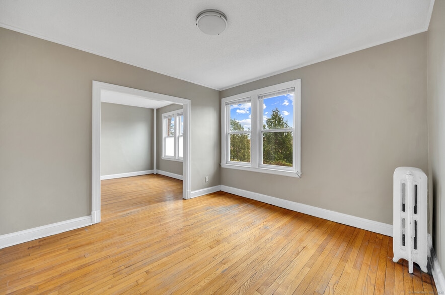 More Photos Of 28 Whitney St, Hartford Apartments For Sale