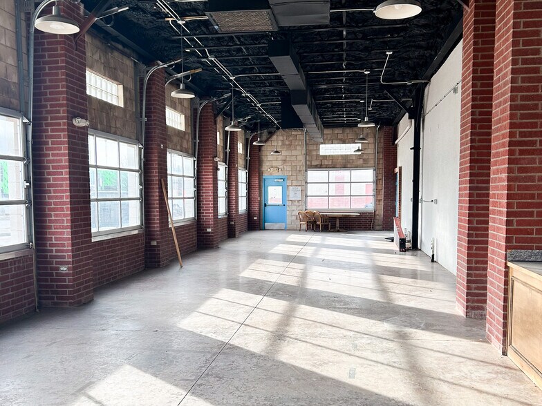 More Photos Of 2420 14th st, Lubbock Office For Lease