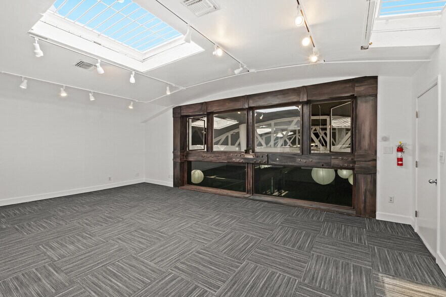 More Photos Of 6910-6912 Santa Monica Blvd, Los Angeles Loft Creative Space For Lease