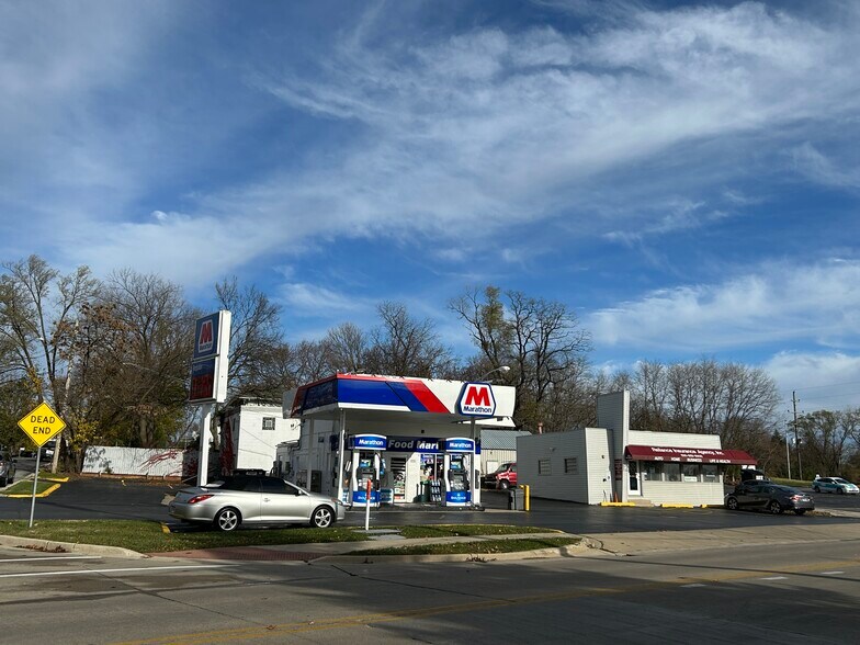 More Photos Of 14-16 W Naperville Rd, Westmont Service Station For Sale