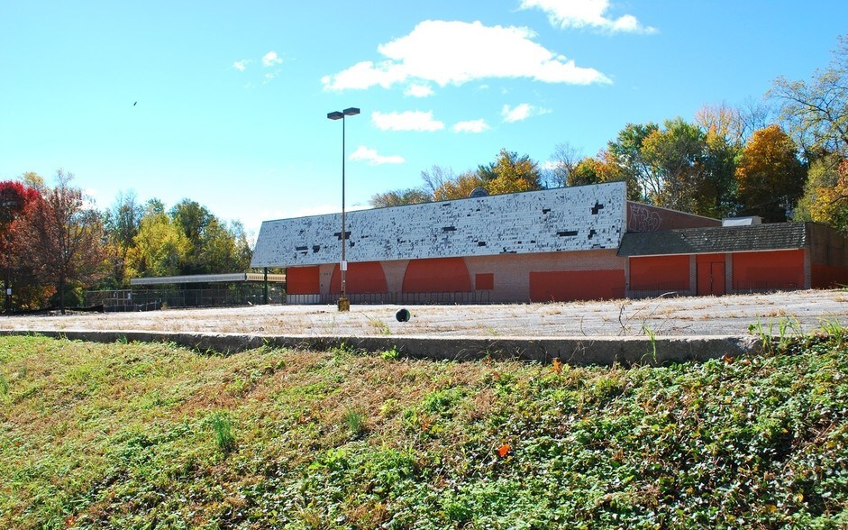 Primary Photo Of 10550 Reisterstown Rd, Owings Mills Freestanding For Lease