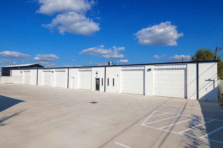 Primary Photo Of 5807 Star Ln, Houston Service For Lease