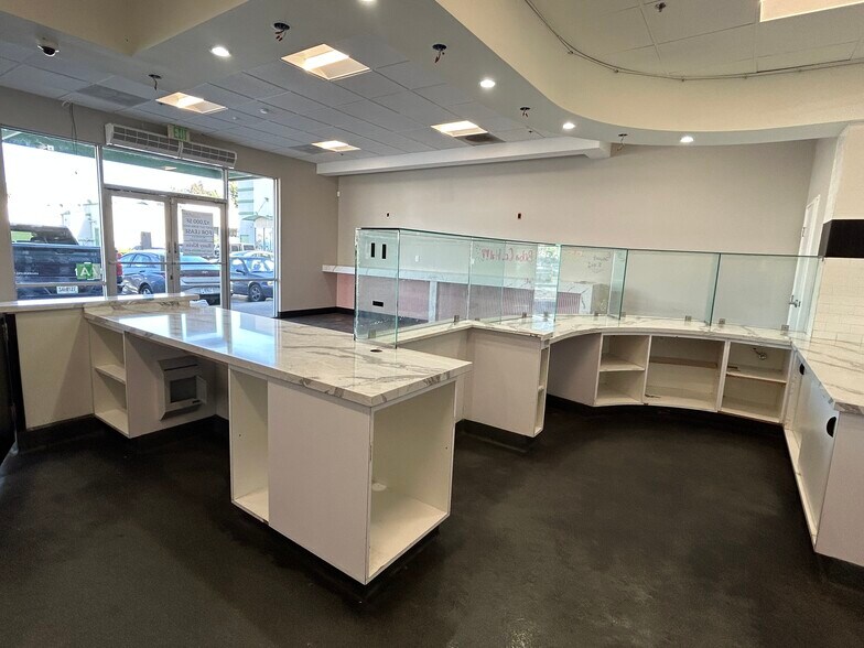 More Photos Of 843-861 Alosta Ave, Glendora Unknown For Lease