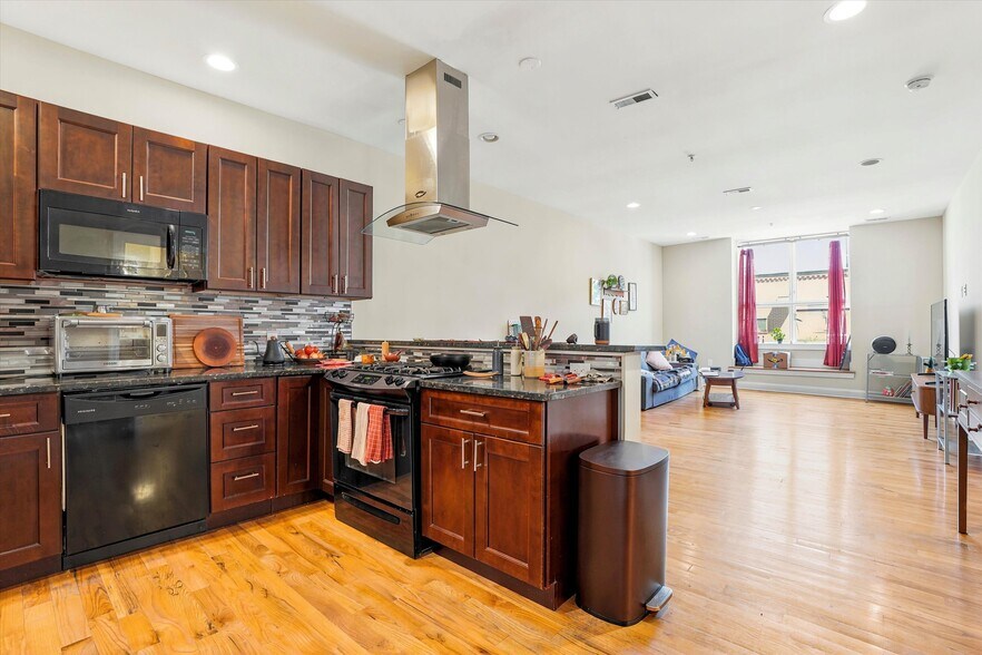 More Photos Of 1400-1414 S Darien St, Philadelphia Auto Repair For Sale