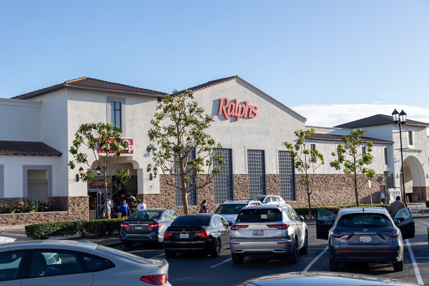 More Photos Of 1746 S Victoria Ave, Ventura Unknown For Lease