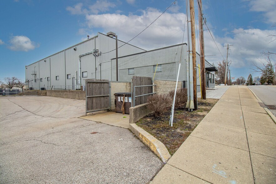 More Photos Of 415 Greenwell Ave, Cincinnati Service For Lease