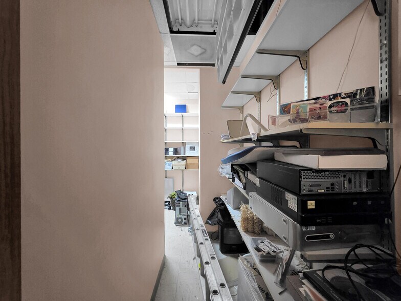 More Photos Of 6429 Fairmont Pky, Pasadena Office For Sale