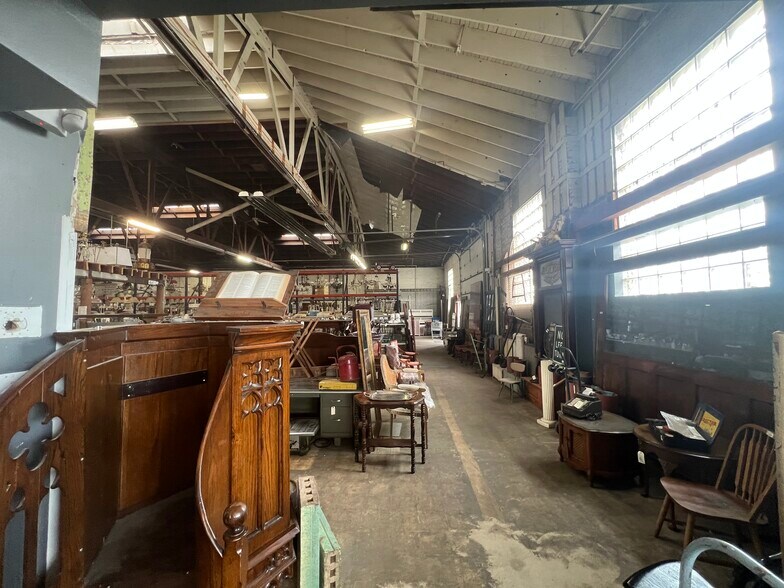 More Photos Of 7829-7839 W Grand Ave, Elmwood Park Warehouse For Lease