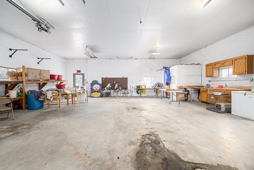 More Photos Of 306 Main St, Linwood Flex For Sale