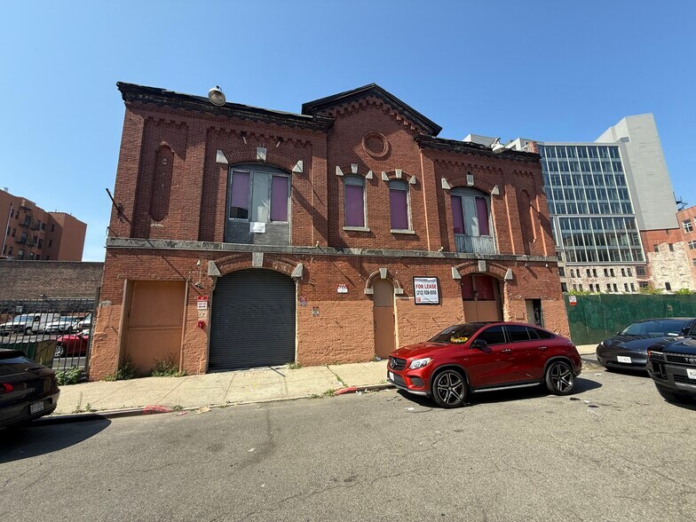 More Photos Of 454-458 W 128th St, New York Bar For Lease