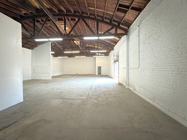 More Photos Of 6080 S Hoover St, Los Angeles Unknown For Lease
