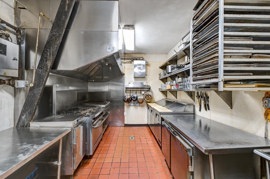 More Photos Of 15 E Centre St, Baltimore Bar For Sale