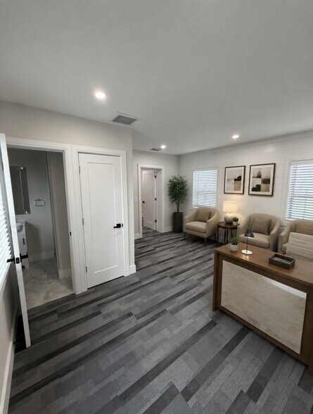 More Photos Of 6200 S Tamiami Trl, Sarasota Office For Lease