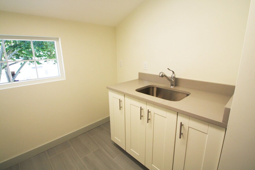 More Photos Of 764 Plain St, Marshfield Office Residential For Lease