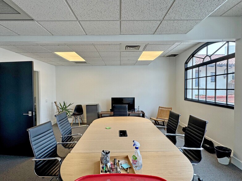 More Photos Of 1525 State St, Santa Barbara Office For Sale