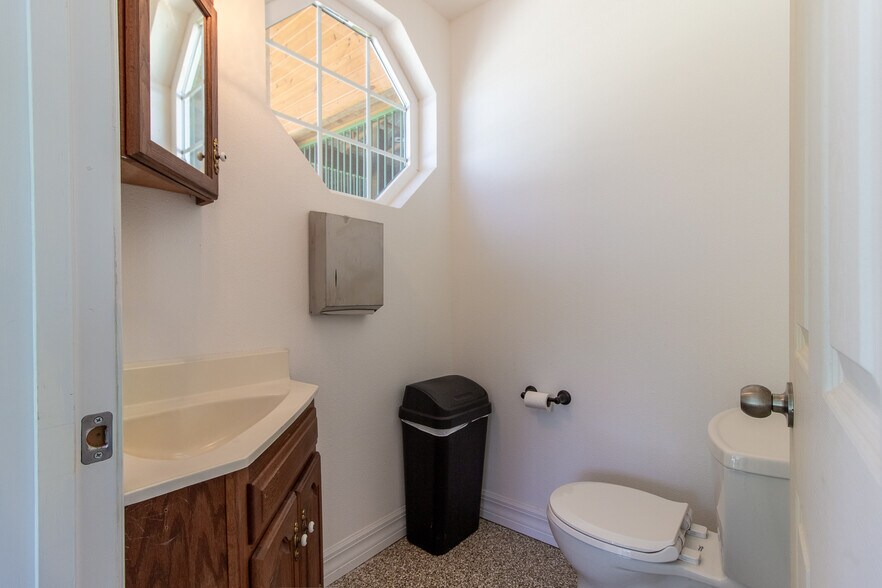 More Photos Of 20221 SW 5th Pl, Dunnellon Specialty For Sale