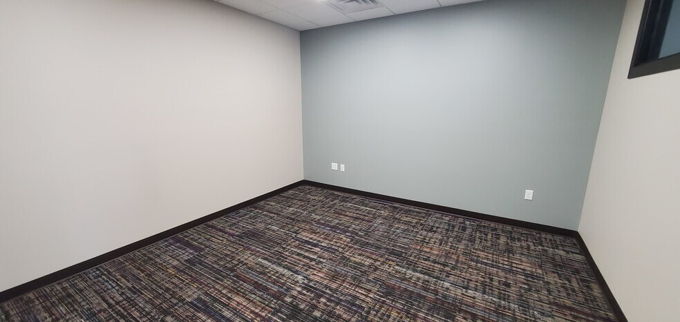 More Photos Of 3210 27th St W, Williston Office For Lease