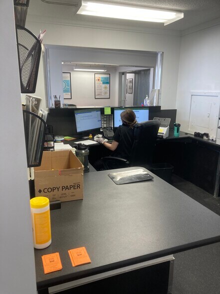 More Photos Of 935 S Iowa St, Lawrence Office For Lease