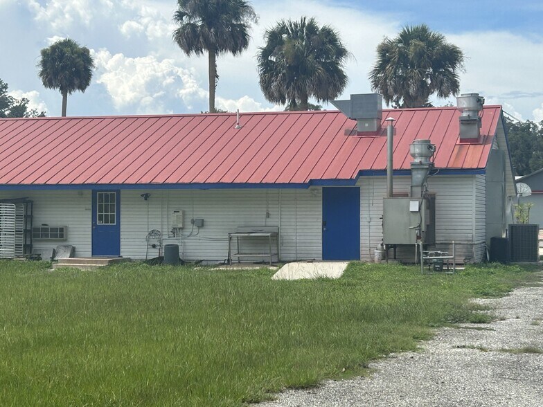 More Photos Of 413 Elm St, Welaka Freestanding For Sale