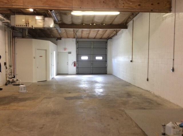 More Photos Of 331-348 Robinson Ln, Wilmington Light Distribution For Lease