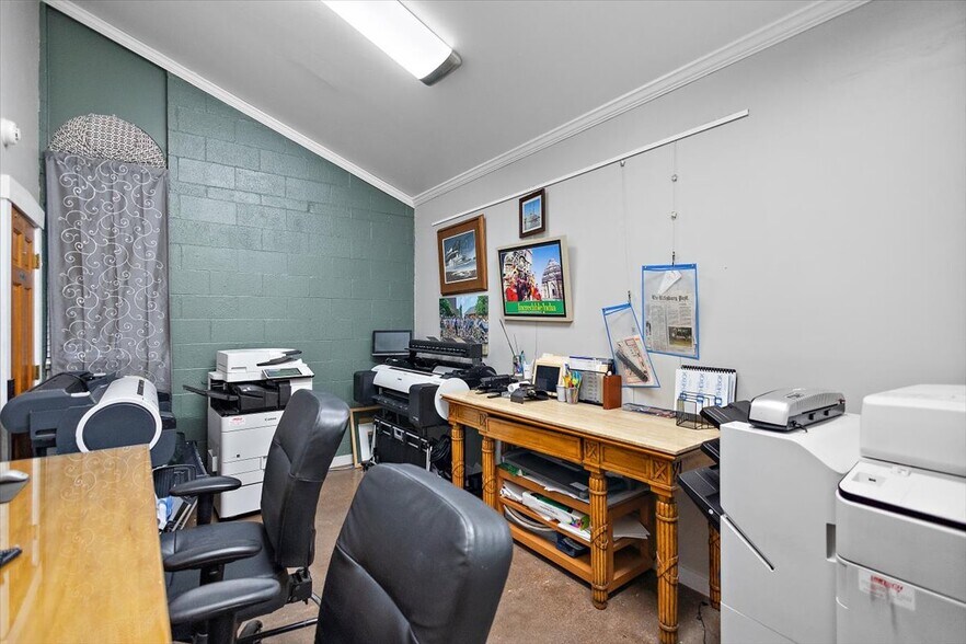 More Photos Of 908 Cherry St, Vicksburg Office For Sale