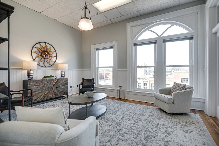 More Photos Of 809 S Main St, Columbia Office For Sale