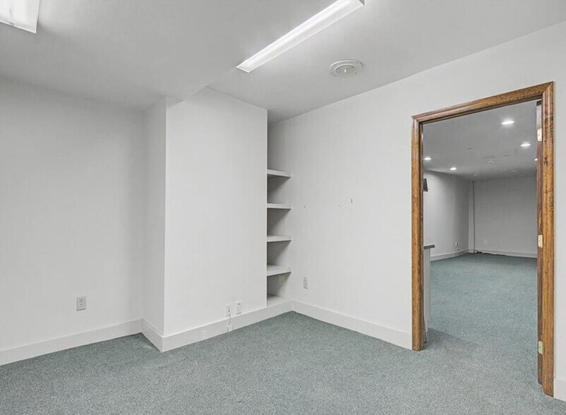 More Photos Of 127 Hay St, Fayetteville Storefront For Sale