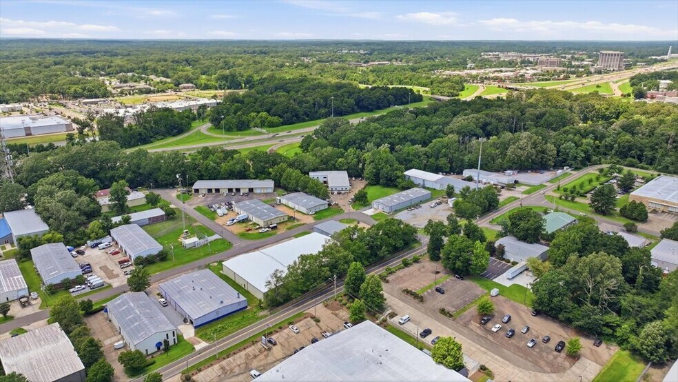 More Photos Of 219 Industrial Dr, Ridgeland Office For Lease