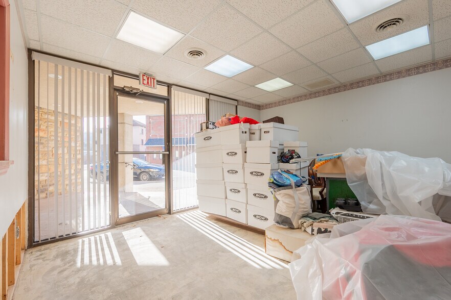 More Photos Of 65 E Main St, Pulaski Coworking Space