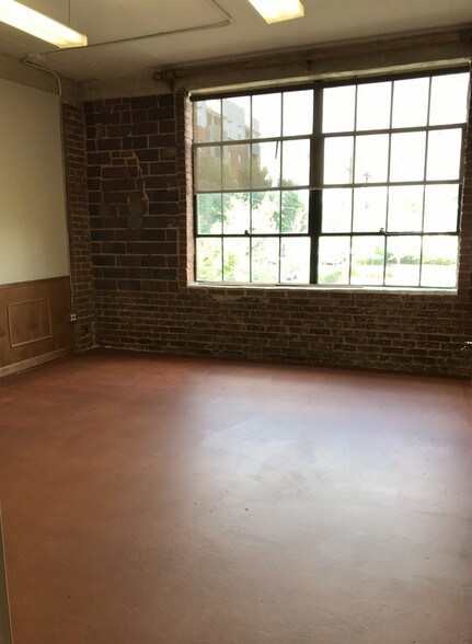 More Photos Of 1230 W Morehead St, Charlotte Loft Creative Space For Lease