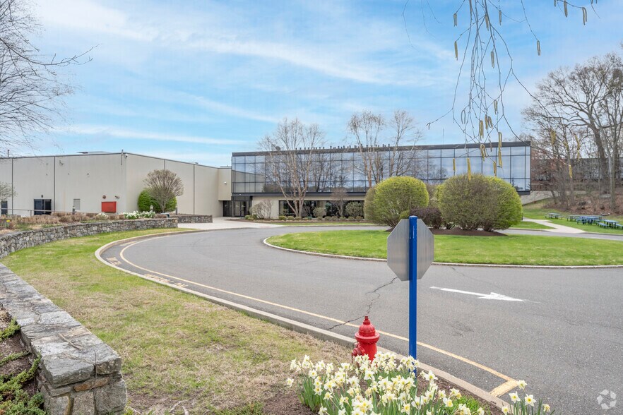 More Photos Of 710 Bridgeport Ave, Shelton Manufacturing For Lease