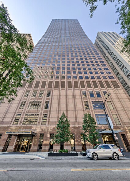 More Photos Of 737 N Michigan Ave, Chicago Office For Lease