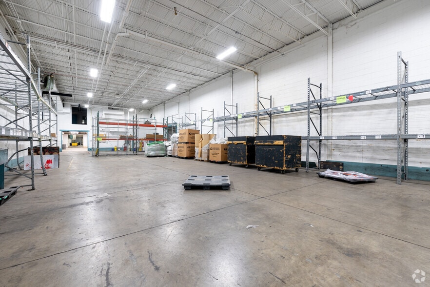 More Photos Of 825 W 6th St, Pueblo Light Distribution For Lease