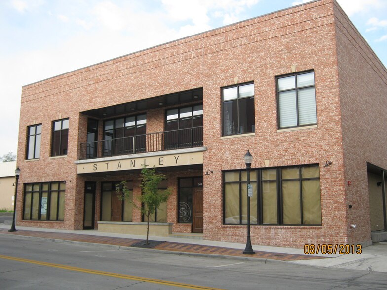 More Photos Of 308-312 SE Douglas St, Lee's Summit Freestanding For Sale