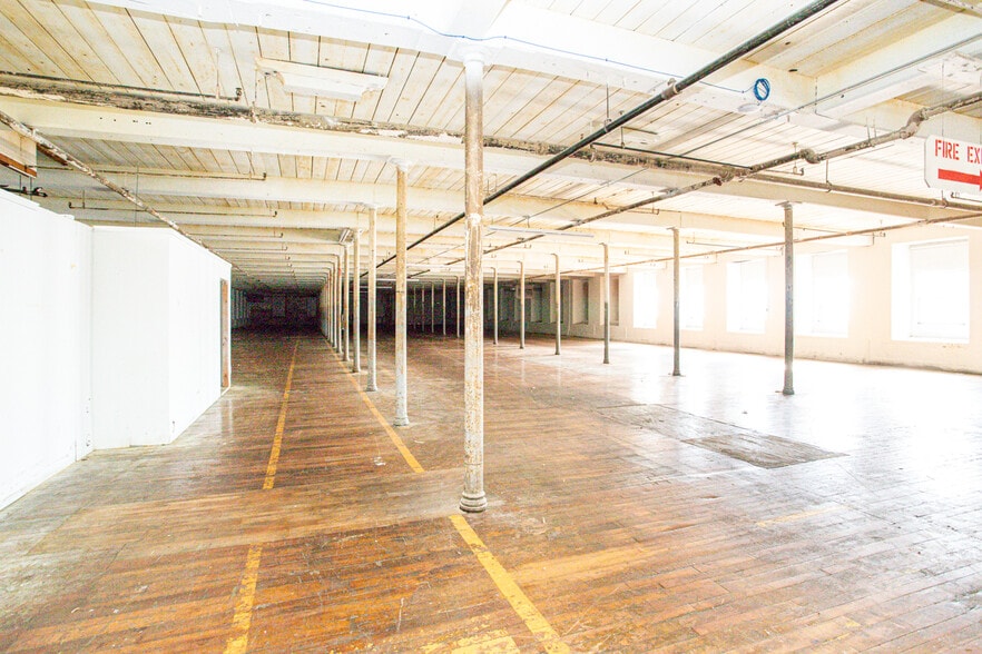 More Photos Of 1 Lewiston St, Fall River Warehouse For Lease