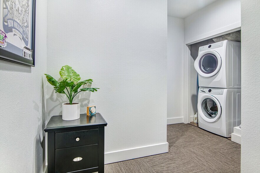 More Photos Of 404 Industrial St, Denton Apartments For Sale