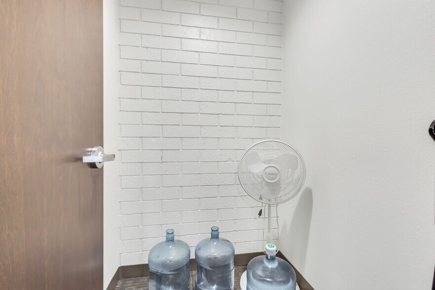 More Photos Of 3400 W 16th St, Greeley Unknown For Lease