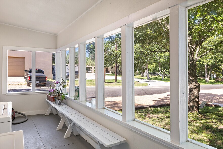 More Photos Of 201 Nugent Ave ave, Johnson City Hotel For Sale