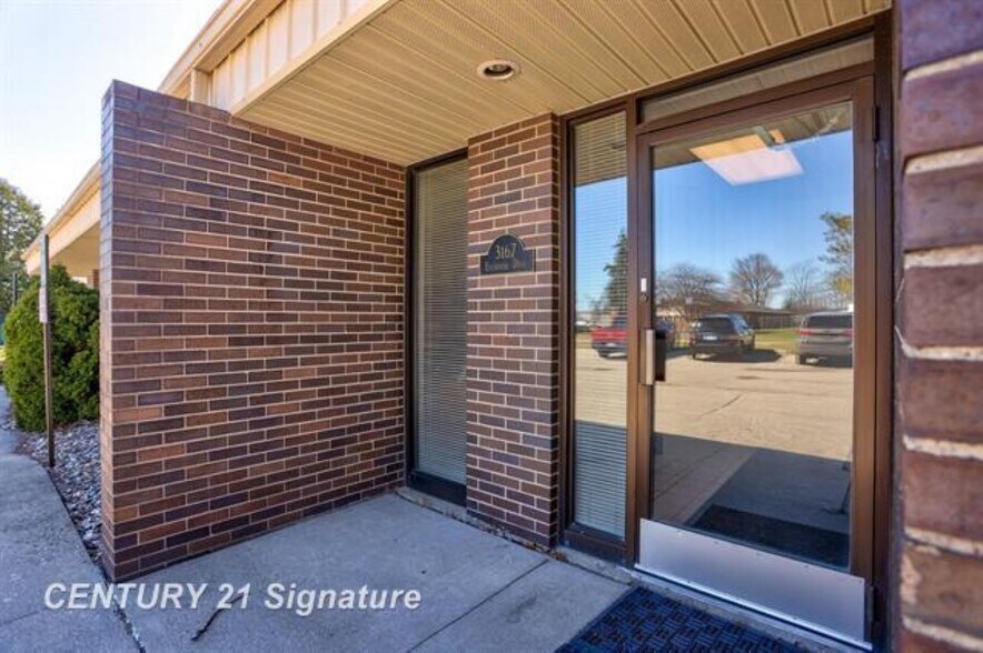 More Photos Of 3167 Enterprise Dr, Saginaw Office For Sale