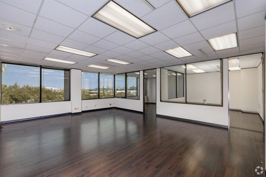 More Photos Of 3003 S Loop W, Houston Office For Lease