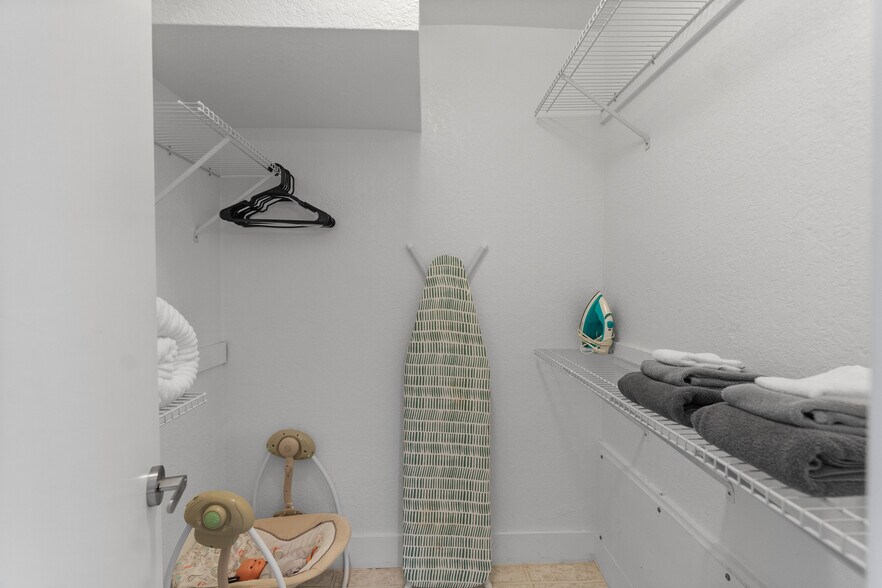 More Photos Of 1520 NE 51st St, Fort Lauderdale Apartments For Sale