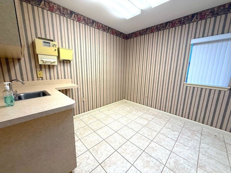More Photos Of 1109 Bryn Mawr Ave, Lake Wales Medical For Sale