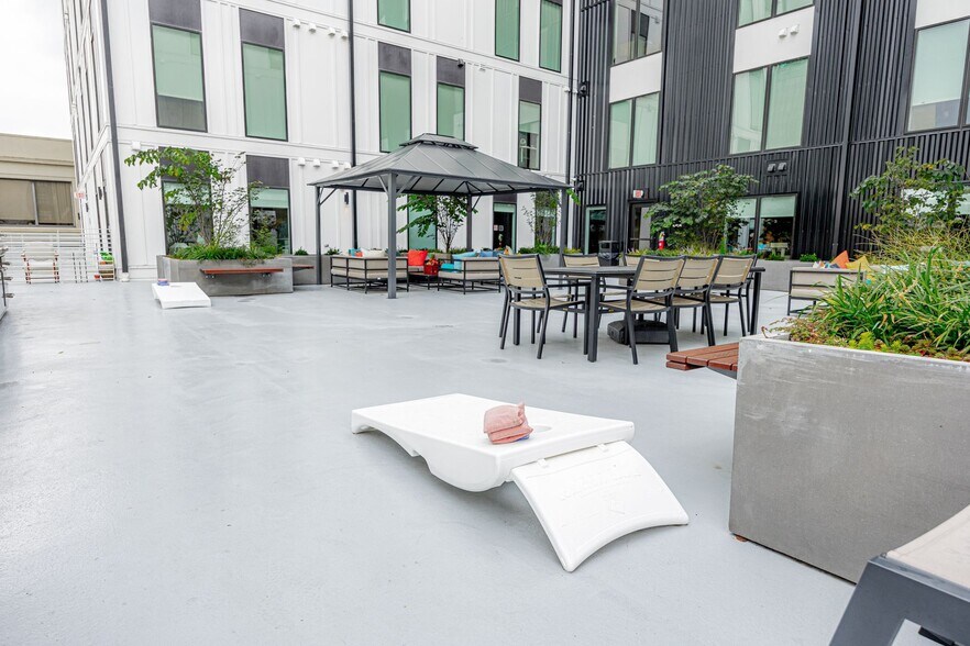 More Photos Of 366 E Broad St, Columbus Apartments For Lease