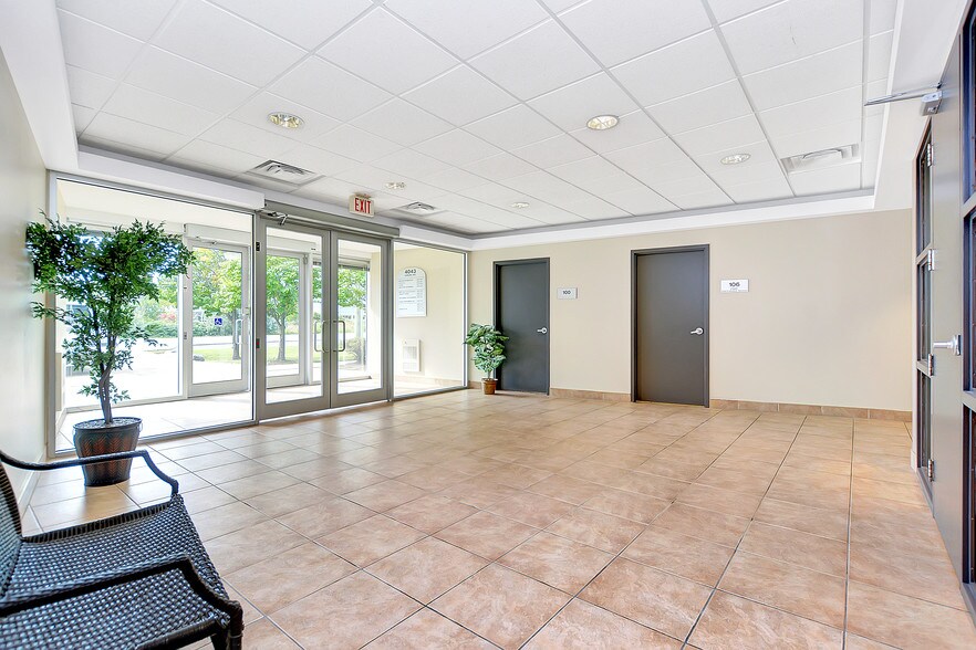 More Photos Of 4043 Carling Ave, Ottawa Office For Lease