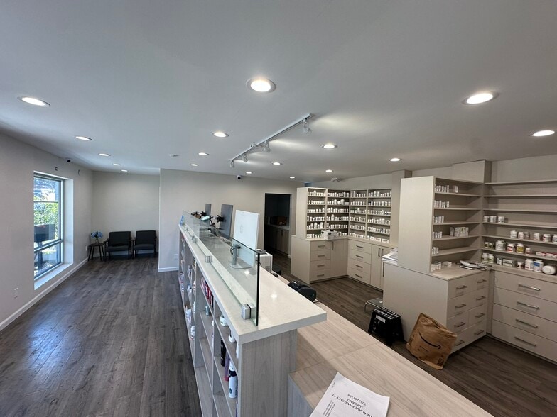 More Photos Of 7616 Foothill Blvd, Tujunga Freestanding For Sale