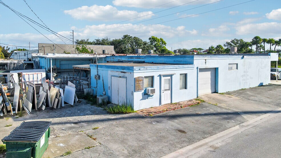 More Photos Of 101 Fern St, Jupiter Showroom For Sale