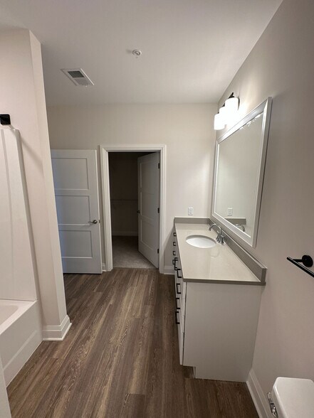 More Photos Of 140 E Monument Ave, Dayton Apartments For Lease