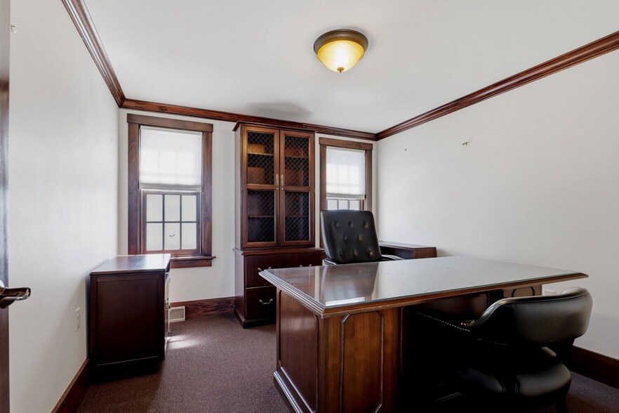 More Photos Of 517 Monroe St, Sheboygan Falls Office For Sale