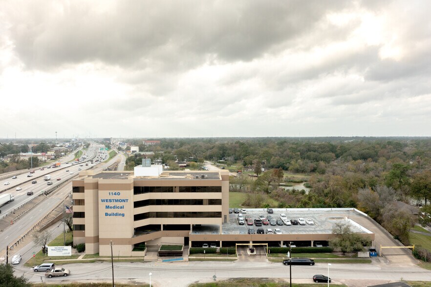 More Photos Of 1140 Westmont Dr, Houston Medical For Lease