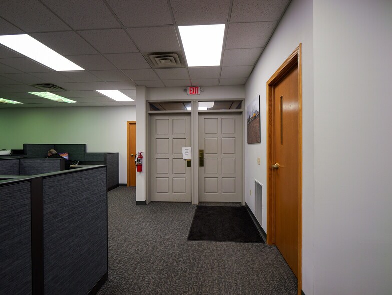 More Photos Of 2321 W Grand Ave, Wisconsin Rapids Office For Sale